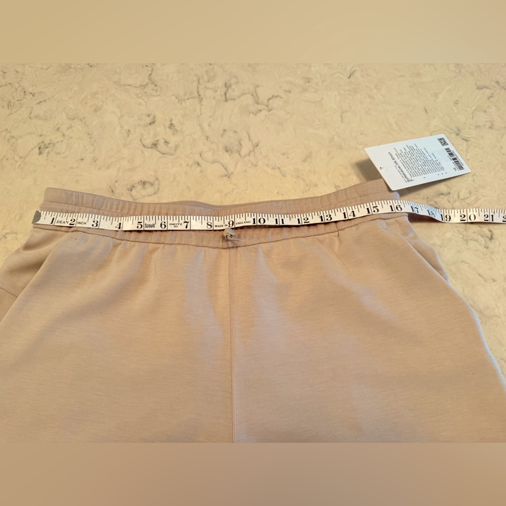 NWT Lululemon athletica High Waist Softstreme HR Tan Shorts 4” size10 - Picture 10 of 12